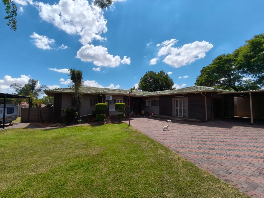 4 Bedroom Property for Sale in Protea Park North West